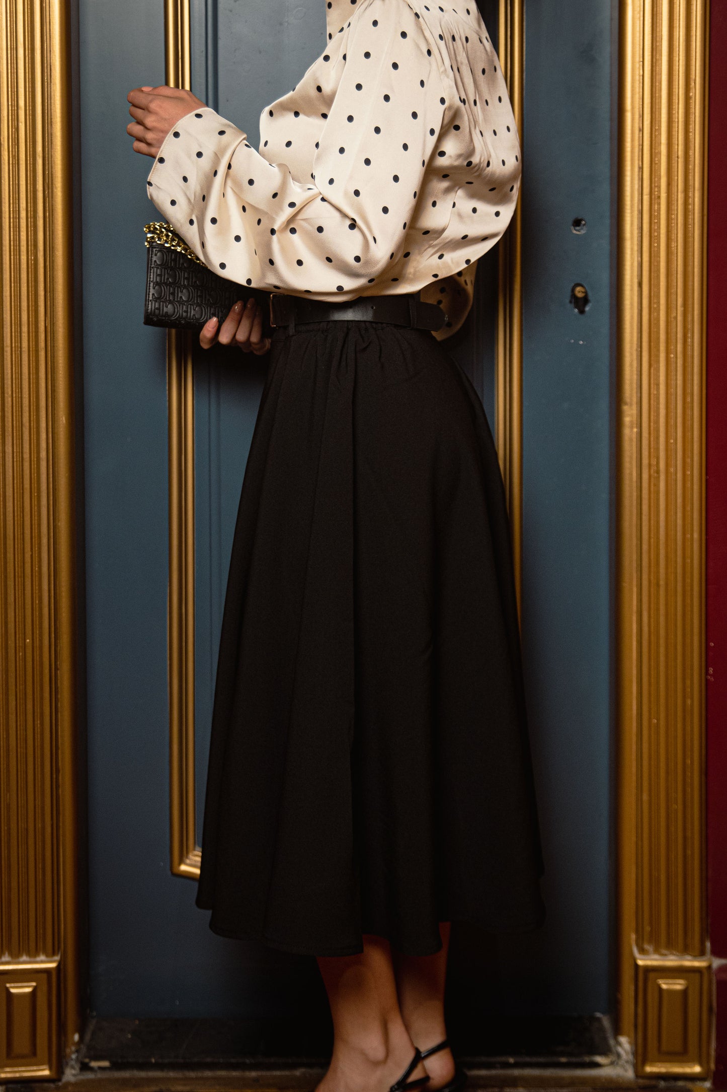 BLACK MIDI SKIRT